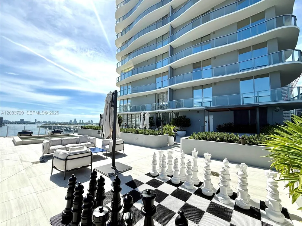 1400 Biscayne Blvd #1602 Miami, FL 33132