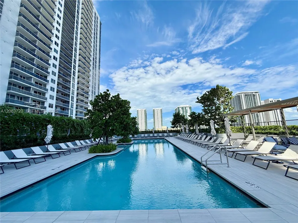 1400 Biscayne Blvd #1602 Miami, FL 33132