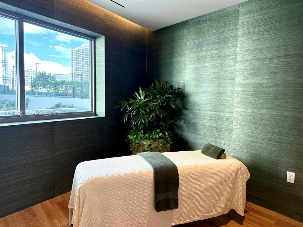 1400 Biscayne Blvd #1602 Miami, FL 33132