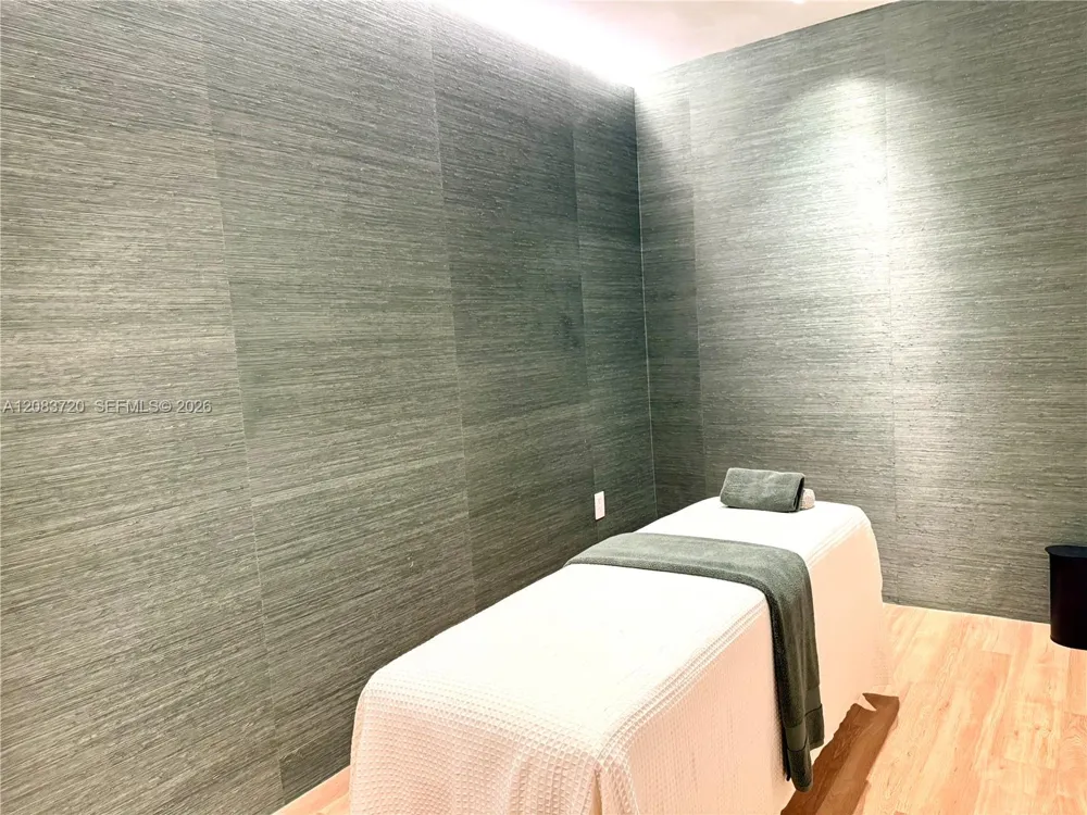 1400 Biscayne Blvd #1602 Miami, FL 33132