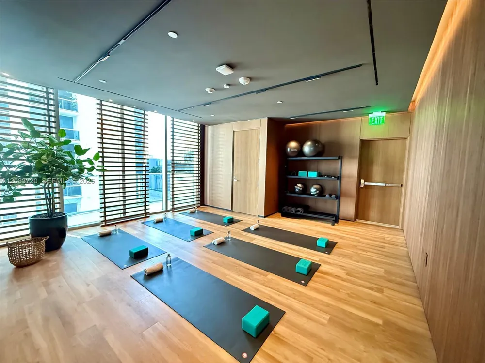 1400 Biscayne Blvd #1602 Miami, FL 33132