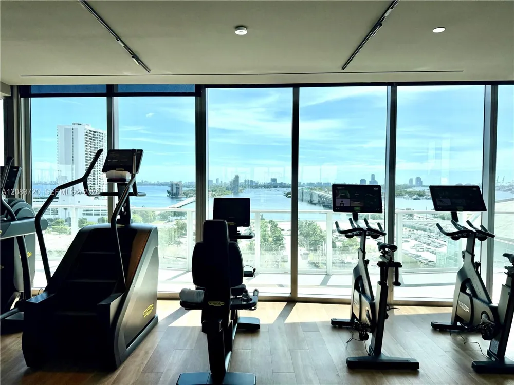 1400 Biscayne Blvd #1602 Miami, FL 33132