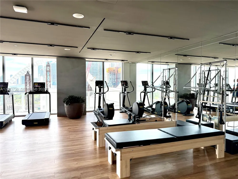 1400 Biscayne Blvd #1602 Miami, FL 33132
