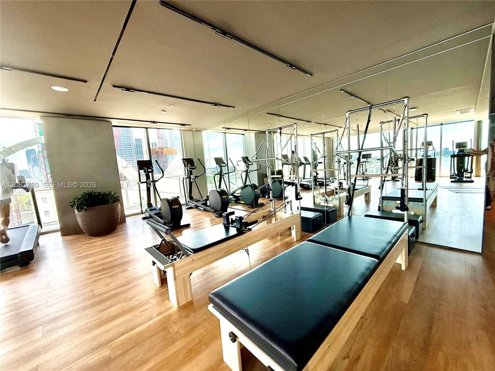 1400 Biscayne Blvd #1602 Miami, FL 33132