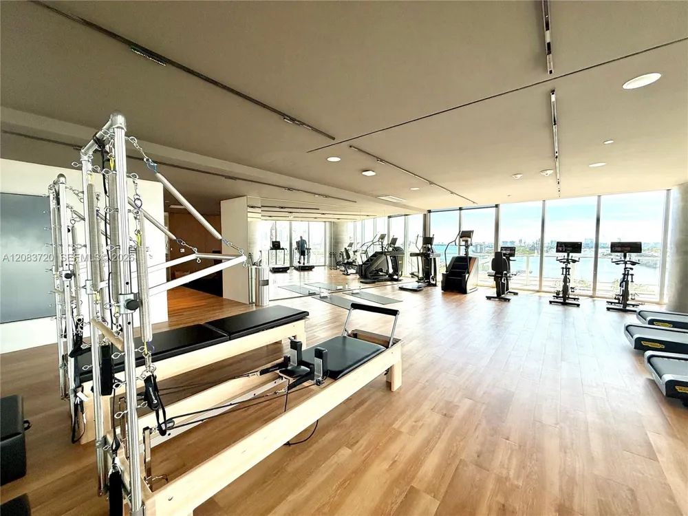 1400 Biscayne Blvd #1602 Miami, FL 33132