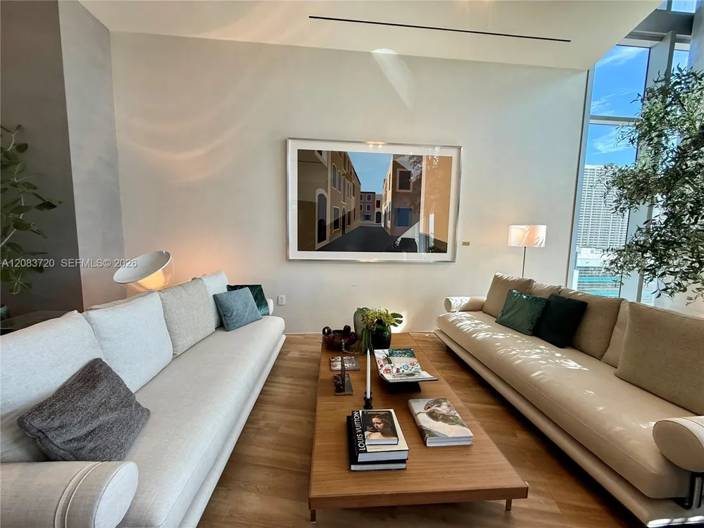1400 Biscayne Blvd #1602 Miami, FL 33132