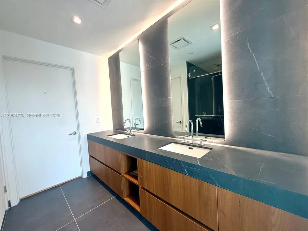 1400 Biscayne Blvd #1602 Miami, FL 33132