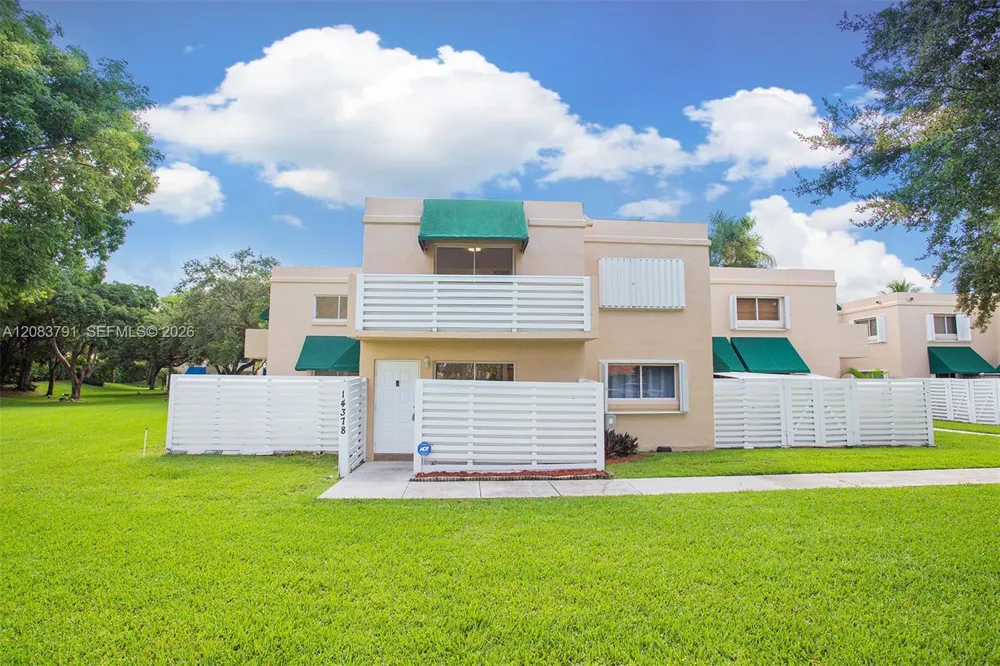 14378 SW 96th Ter Miami, FL 33186