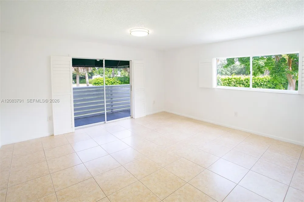 14378 SW 96th Ter Miami, FL 33186