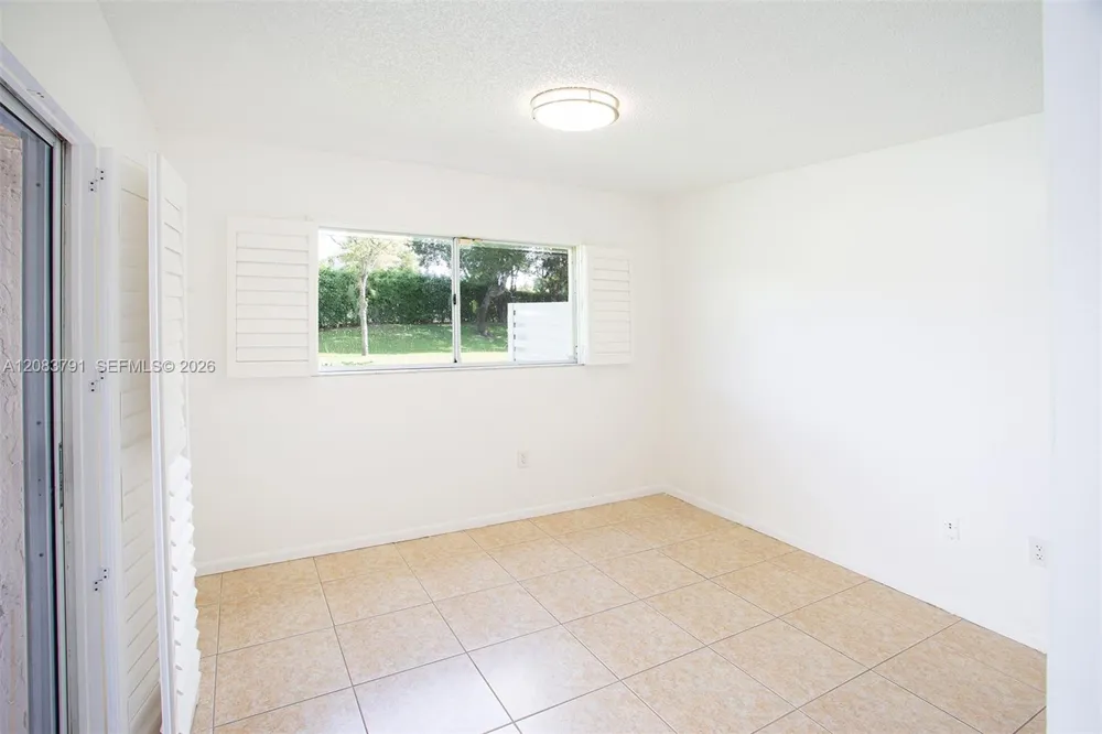 14378 SW 96th Ter Miami, FL 33186