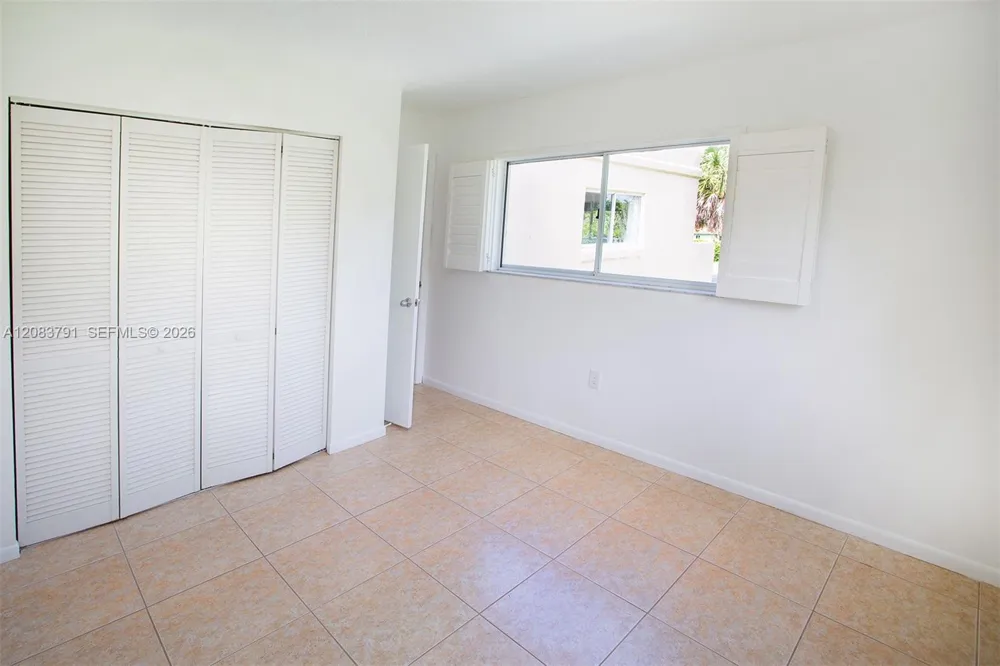 14378 SW 96th Ter Miami, FL 33186