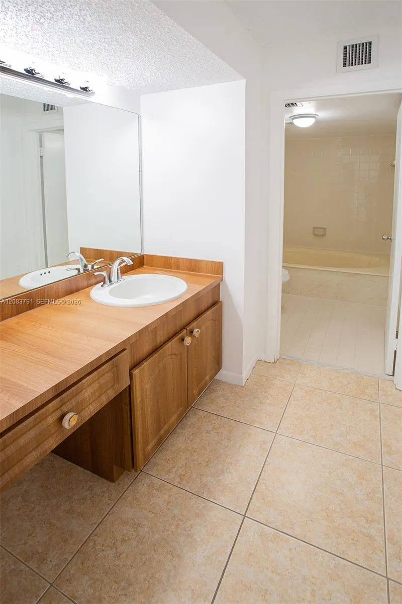 14378 SW 96th Ter Miami, FL 33186