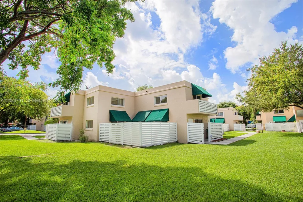 14378 SW 96th Ter Miami, FL 33186