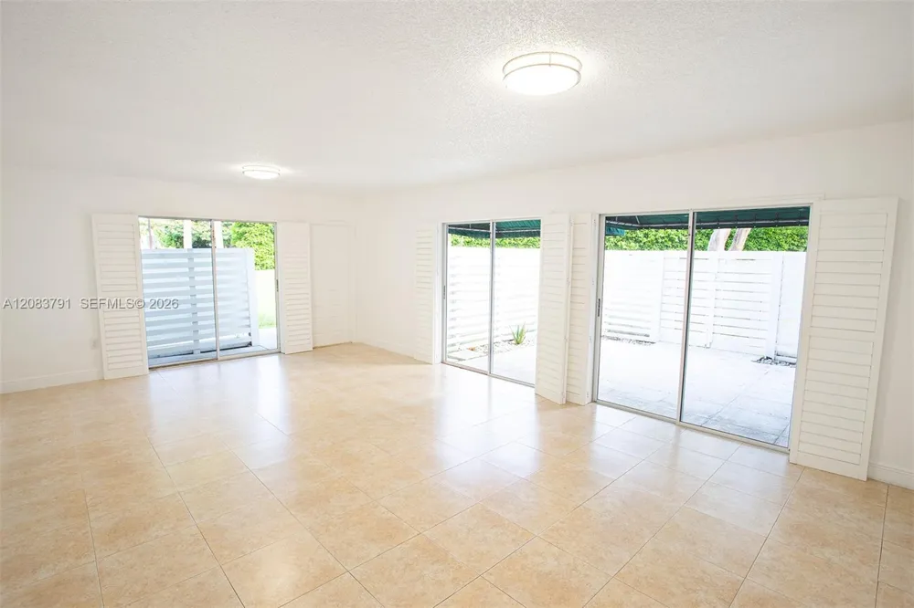 14378 SW 96th Ter Miami, FL 33186