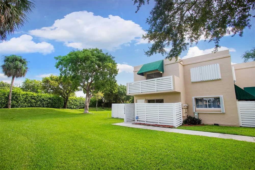 14378 SW 96th Ter Miami, FL 33186