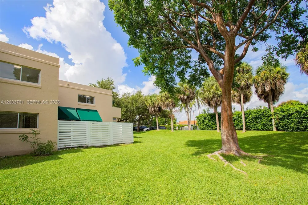 14378 SW 96th Ter Miami, FL 33186