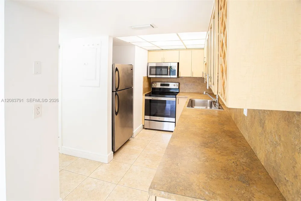 14378 SW 96th Ter Miami, FL 33186