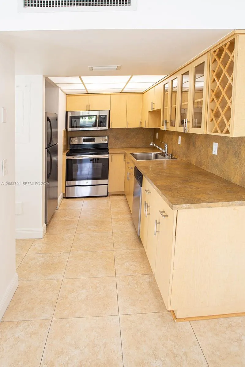 14378 SW 96th Ter Miami, FL 33186