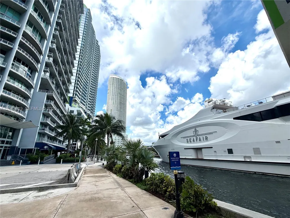 690 SW 1st Ct #2322 Miami, FL 33130
