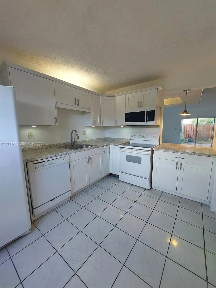 7332 SW 25th Ct #12 Davie, FL 33317