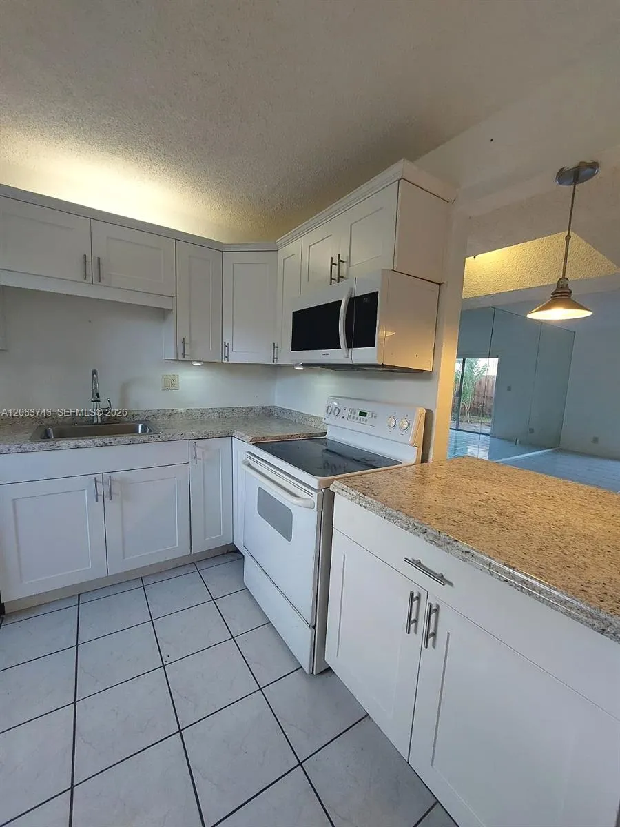 7332 SW 25th Ct #12 Davie, FL 33317