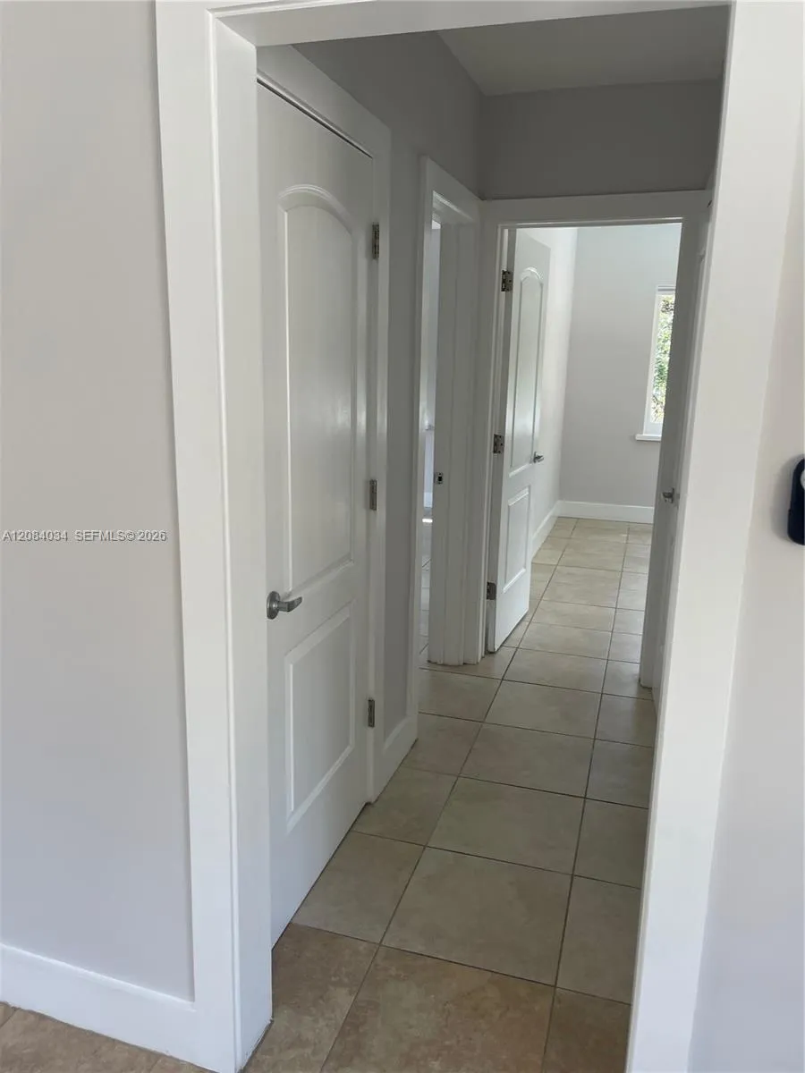 125 Edgewater Dr #14 Coral Gables, FL 33133