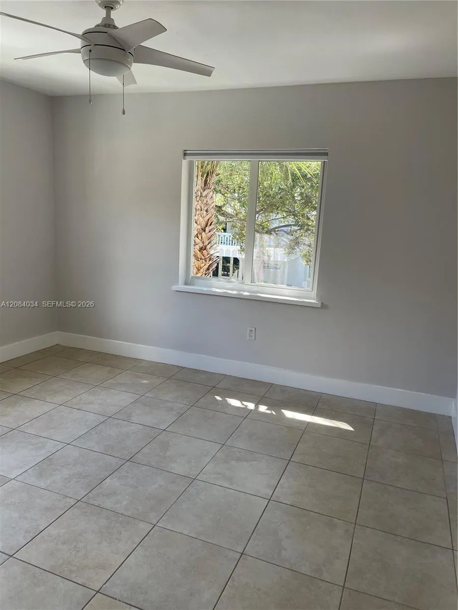 125 Edgewater Dr #14 Coral Gables, FL 33133