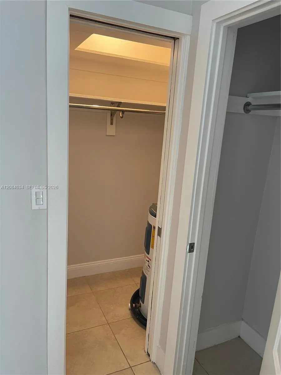 125 Edgewater Dr #14 Coral Gables, FL 33133