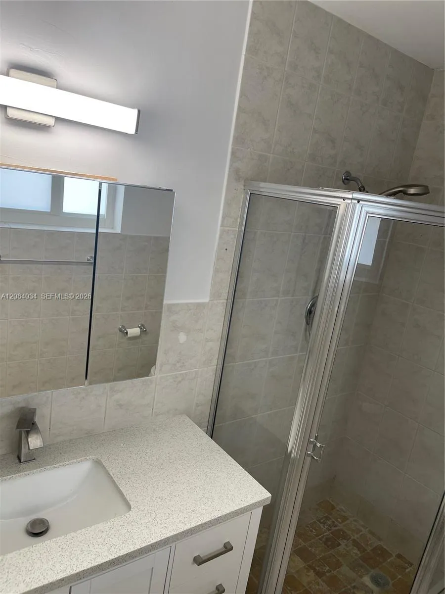 125 Edgewater Dr #14 Coral Gables, FL 33133