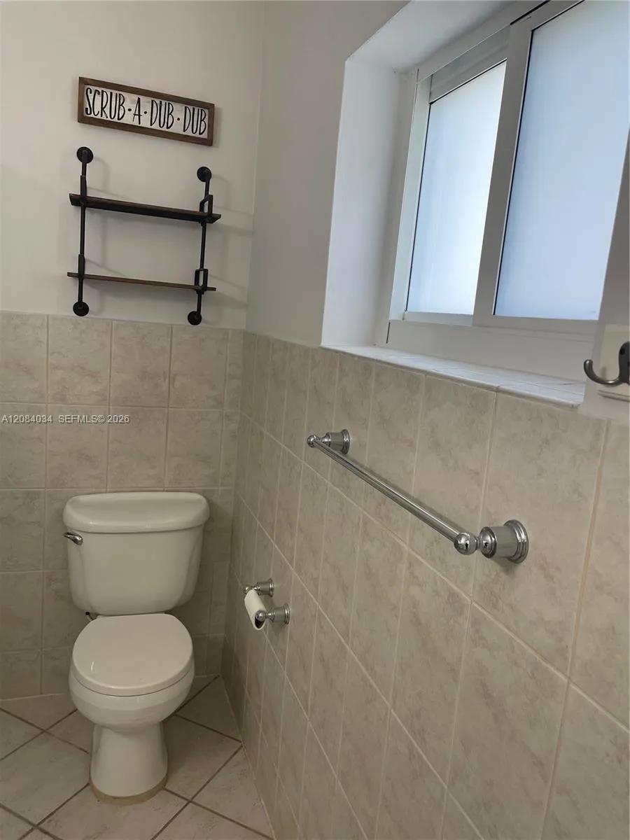 125 Edgewater Dr #14 Coral Gables, FL 33133