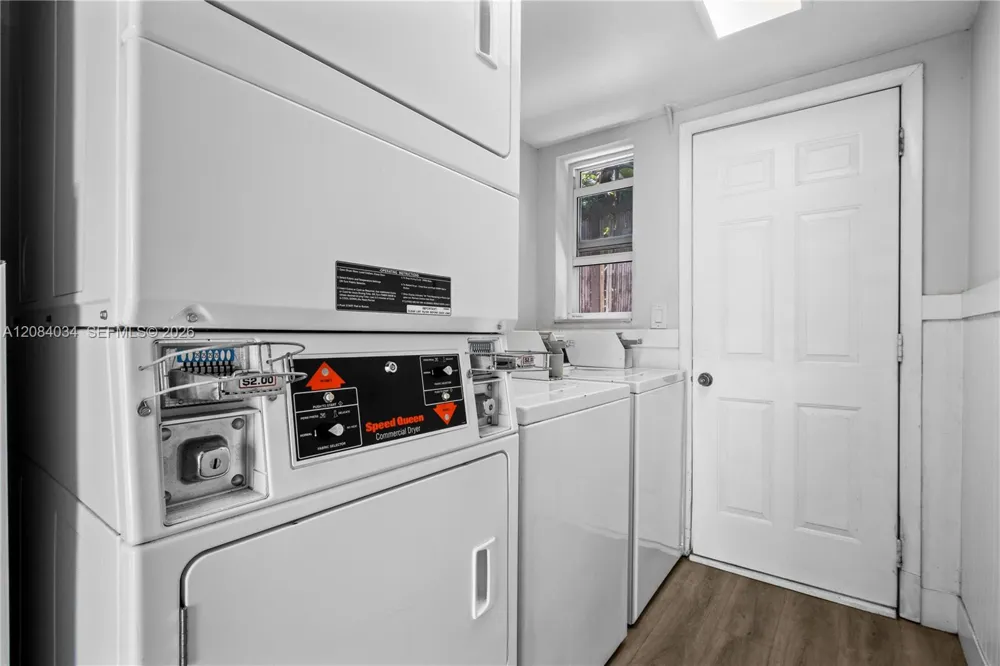 125 Edgewater Dr #14 Coral Gables, FL 33133