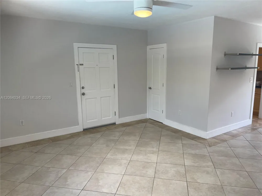 125 Edgewater Dr #14 Coral Gables, FL 33133