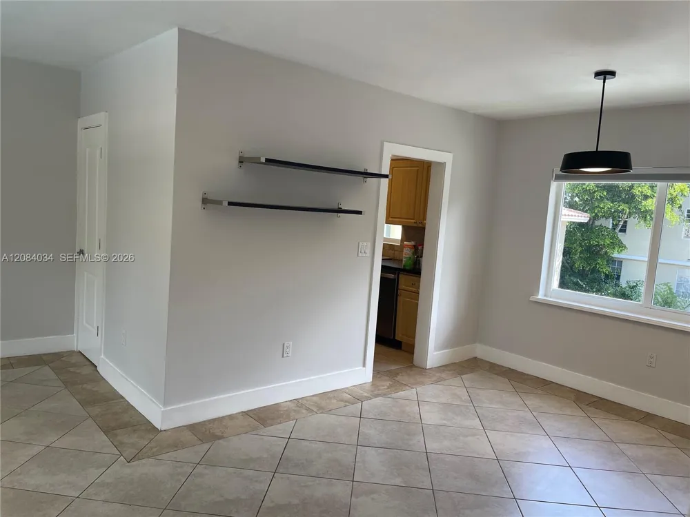 125 Edgewater Dr #14 Coral Gables, FL 33133