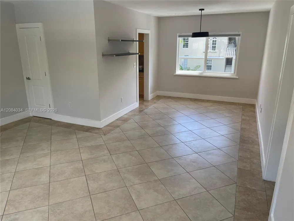 125 Edgewater Dr #14 Coral Gables, FL 33133