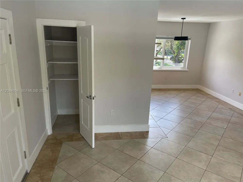 125 Edgewater Dr #14 Coral Gables, FL 33133