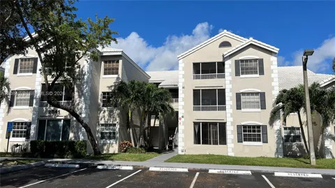 2841 Oakland Forest Dr #203