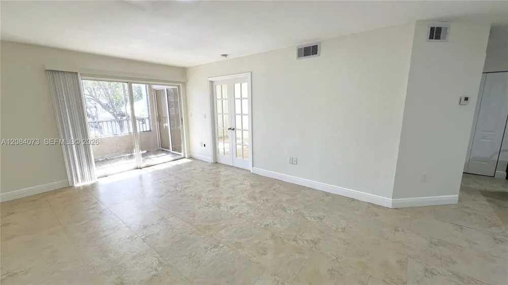 2841 Oakland Forest Dr #203 Oakland Park, FL 33309