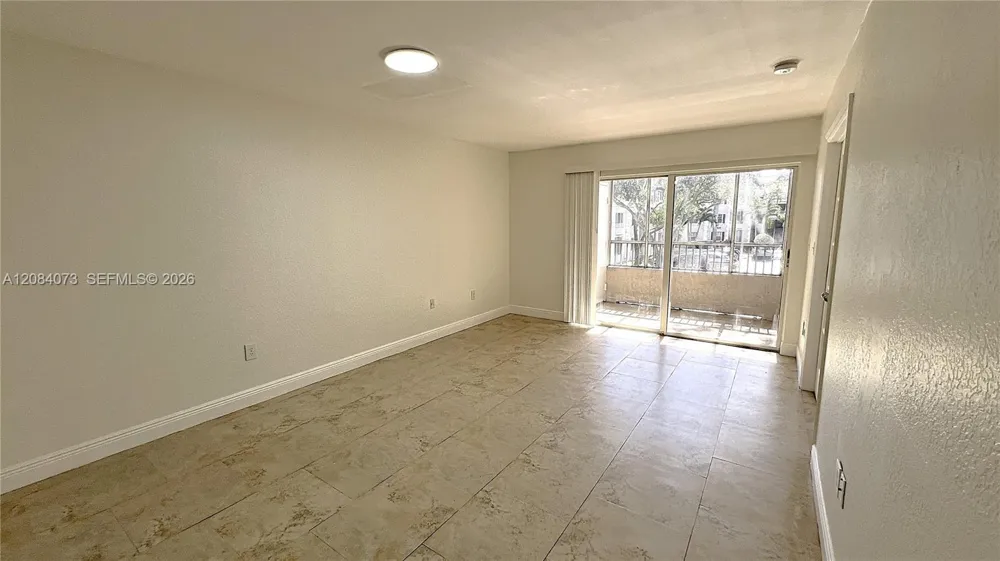 2841 Oakland Forest Dr #203 Oakland Park, FL 33309