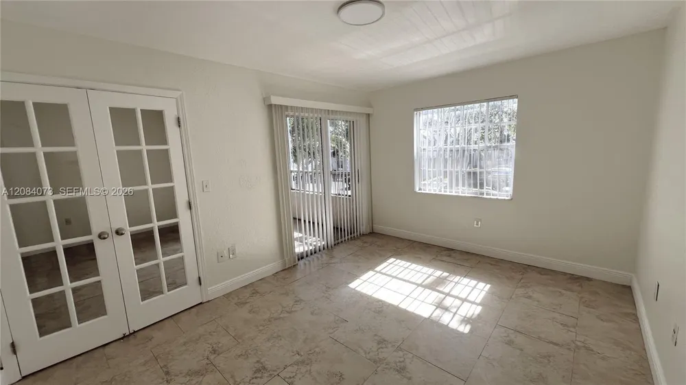 2841 Oakland Forest Dr #203 Oakland Park, FL 33309