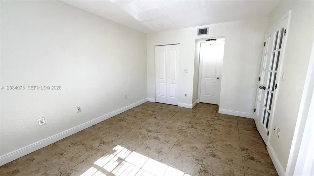 2841 Oakland Forest Dr #203 Oakland Park, FL 33309