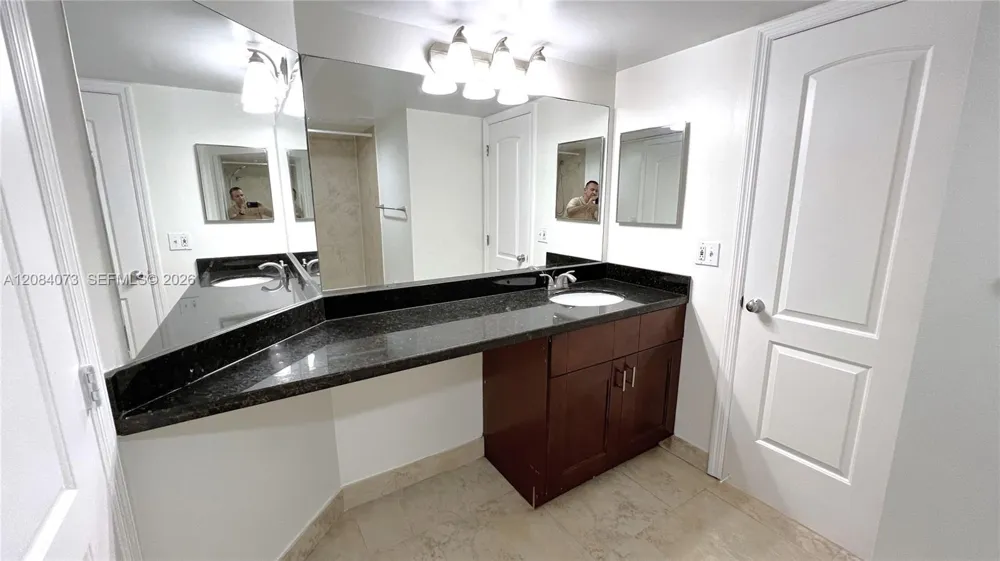 2841 Oakland Forest Dr #203 Oakland Park, FL 33309