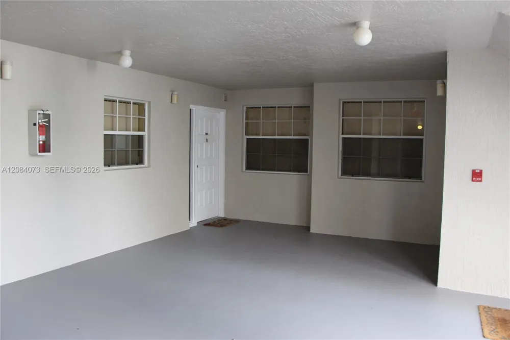 2841 Oakland Forest Dr #203 Oakland Park, FL 33309