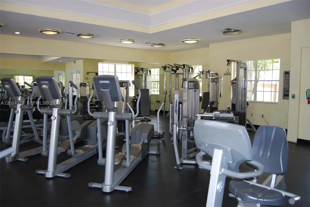 2841 Oakland Forest Dr #203 Oakland Park, FL 33309