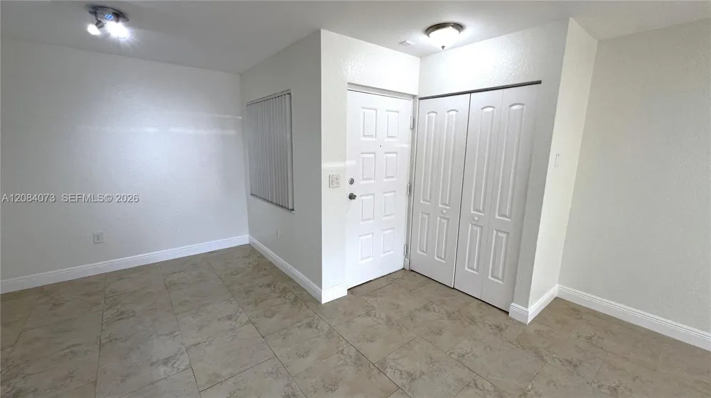 2841 Oakland Forest Dr #203 Oakland Park, FL 33309