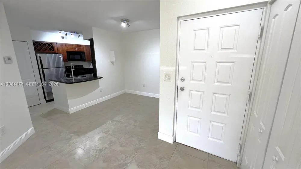 2841 Oakland Forest Dr #203 Oakland Park, FL 33309