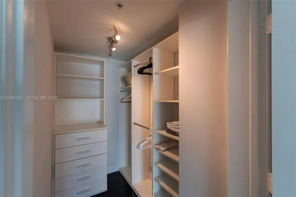 253 NE 2nd St #416 Miami, FL 33132