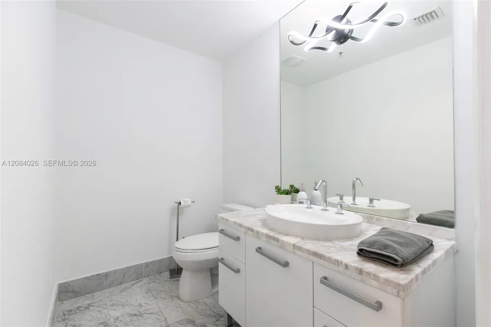 253 NE 2nd St #416 Miami, FL 33132