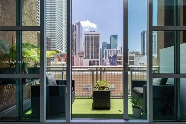 253 NE 2nd St #416 Miami, FL 33132