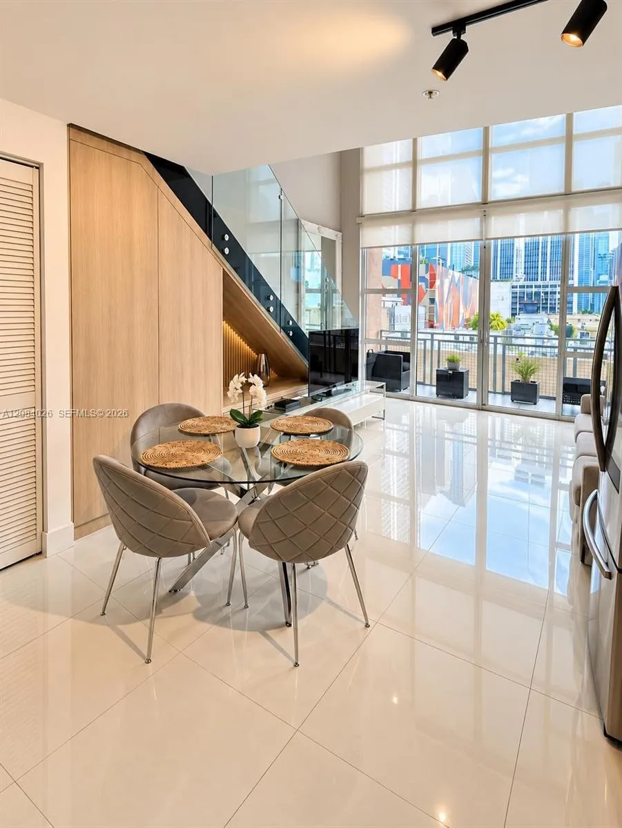 253 NE 2nd St #416 Miami, FL 33132