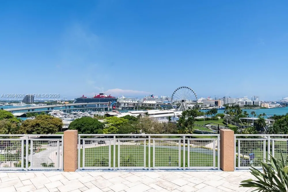 253 NE 2nd St #416 Miami, FL 33132